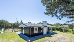 Exterior - 6 Person Holiday Home on a Holiday Park in Blåvand (Blavand)