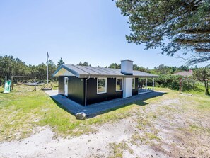 Exterior - 6 Person Holiday Home on a Holiday Park in Blåvand (Blavand)
