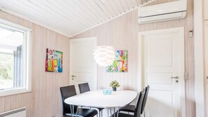 Dining - 6 Person Holiday Home on a Holiday Park in Blåvand (Blavand)