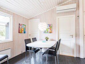Dining - 6 Person Holiday Home on a Holiday Park in Blåvand (Blavand)