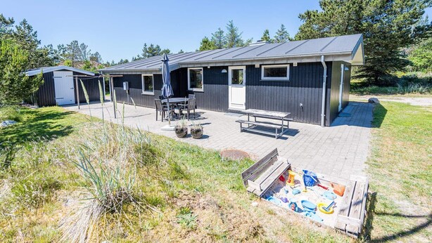Exterior - 6 Person Holiday Home on a Holiday Park in Blåvand (Blavand)