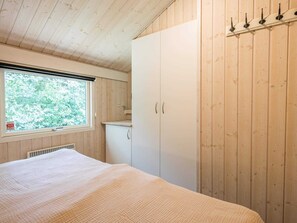 3 bedrooms, individually furnished, bed sheets - 6 Person Holiday Home in Oksbol (Oksbol)