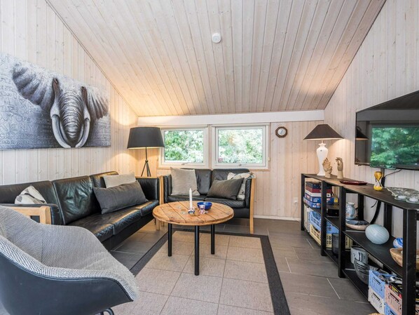 House | Living area - 6 Person Holiday Home in Oksbol (Oksbol)