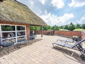 House | Outdoor dining