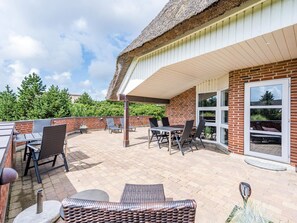 House | Outdoor dining