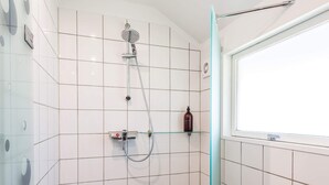 Bathroom - 6 Person Holiday Home in Blavand (Blavand)