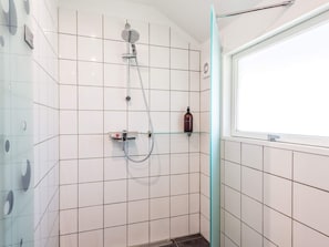 House | Bathroom - 6 Person Holiday Home in Blavand (Blavand)