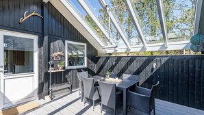 Outdoor dining - 6 Person Holiday Home in Blavand (Blavand)