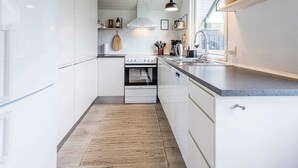 Private kitchen - 6 Person Holiday Home in Blavand (Blavand)