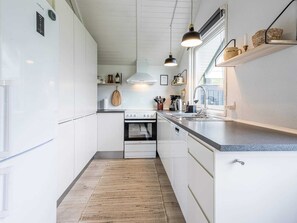 House | Private kitchen - 6 Person Holiday Home in Blavand (Blavand)