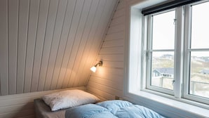 2 Schlafzimmer, individuell eingerichtet, Bettwäsche
