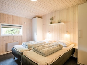 3 bedrooms, bed sheets