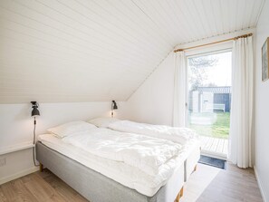 House | 3 bedrooms, individually furnished, bed sheets