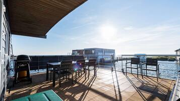 House | Water view