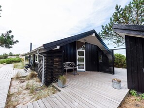 Exterior - 6 Person Holiday Home on a Holiday Park in Henne (Henne)