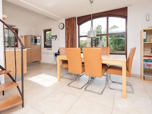 Dining - Quiet Cottage with Garden near Beach & Forest (Burgh-Haamstede)