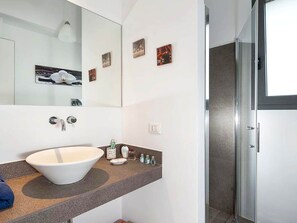 Bathroom - Villa Near the Sea With Big Garden and a Barbecue (Menfi)