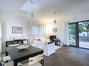 Living room - Villa Near the Sea With Big Garden and a Barbecue (Menfi)