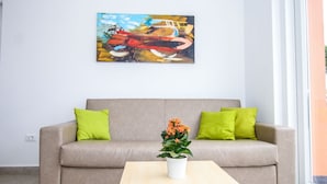 Living room - Apartment With two Bedrooms, Terrace and Shared Pool, Near the Beach (Funtana)