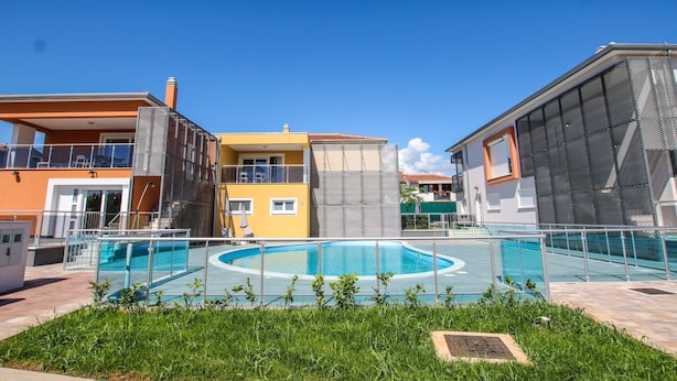 Exterior - Apartment With two Bedrooms, Terrace and Shared Pool, Near the Beach (Funtana)