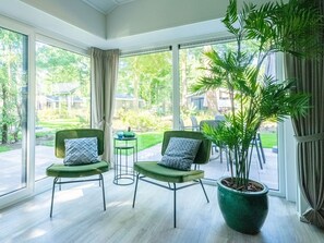 Chalet | Living area - Modern Chalet With Dishwasher, Near Utrecht (Maarn)