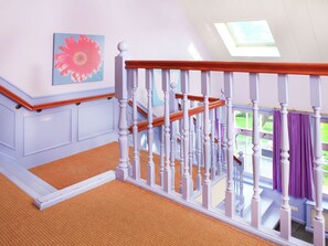 3 bedrooms, individually furnished, bed sheets - Sprawling Farmhouse in Mill With Fenced Garden (Mill)