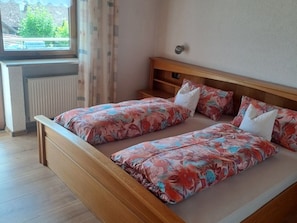 Apartment | 2 bedrooms, individually furnished, bed sheets