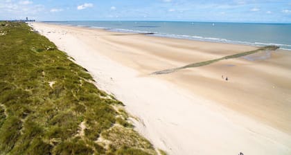Comfy Holiday Home, Beach Within Walking Distance