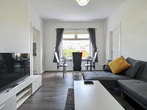 Living room - Delightful Apartment in Glasgow on the Bank of Clyde River (Glasgow)