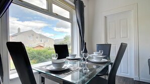 Unclassified image, 2 of 16, button - Delightful Apartment in Glasgow on the Bank of Clyde River (Glasgow)