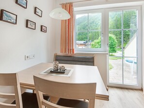 Dining - Comfy Apartment in Sankt Anton am Arlberg With Terrace (Sankt Anton am Arlberg)