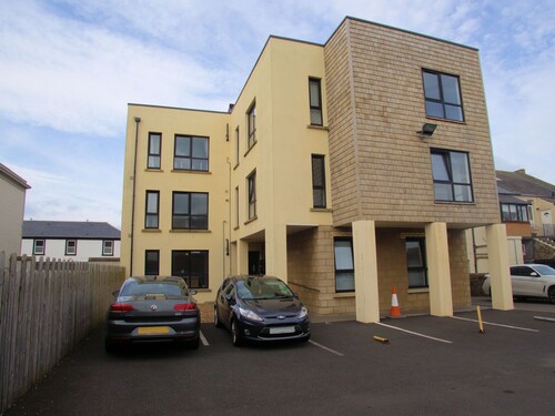 Lavish Holiday Home in Troon near Beach
