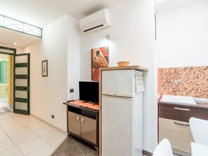 Apartment | Living room - Simplistic Apartment in Reitani near Lido Beach (Noto)