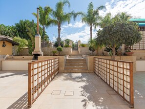 Apartment | Reception