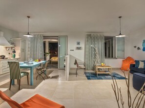 Apartment | Dining
