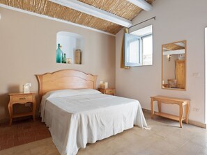 House | 7 bedrooms, individually furnished, iron/ironing board, bed sheets - Farmhouse in Noto With Pool and Garden (Noto)