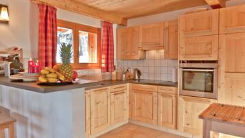 House | Dapur peribadi | Kerusi tinggi