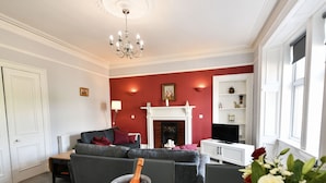 Dining - Scenic Apartment in Largs near Kelburn Castle & Beach (Largs)