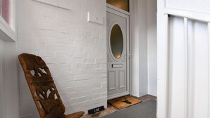 Reception - Scenic Apartment in Largs near Kelburn Castle & Beach (Largs)
