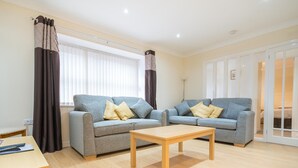Unclassified image, 4 of 16, button - Impressive Holiday Home in Auchterarder With Garden (Auchterarder)