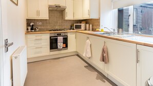Unclassified image, 5 of 16, button - Impressive Holiday Home in Auchterarder With Garden (Auchterarder)