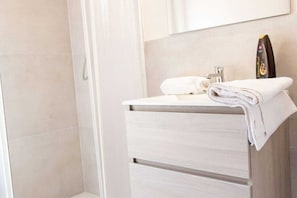 Apartment | Bathroom