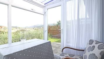 2 bedrooms, bed sheets