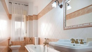 Bathroom - Comfy Holiday Home in Nizza di Sicilia on the Coast (Nizza di Sicilia)