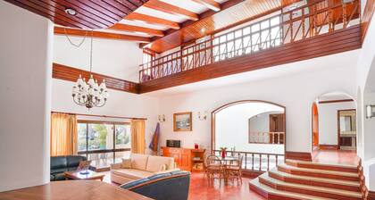 Villa in Vilamoura With Pool Near Beach