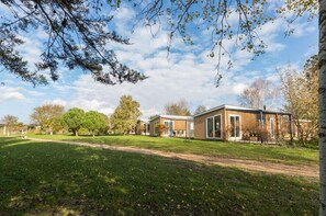 Exterior - Chalet in Vrouwenpolder Near Banjaard Beach (Vrouwenpolder)