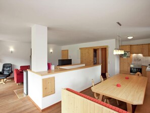 House | Dining - Chalet in Konigsleiten Near Ski Lift (Wald im Pinzgau)