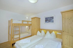 A bunk bed room with a wooden wardrobe and a framed picture on the wall. - Inviting Chalet in Wald im Pinzgau (Wald im Pinzgau)