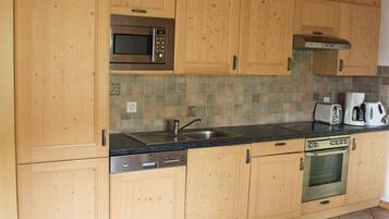 House | Private kitchen | Microwave, coffee/tea maker, highchair