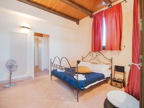 Apartment | 2 bedrooms, individually furnished, bed sheets